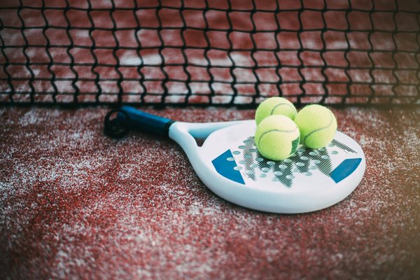 Jouer au padel : comment cela se présente pour les débutants ?
