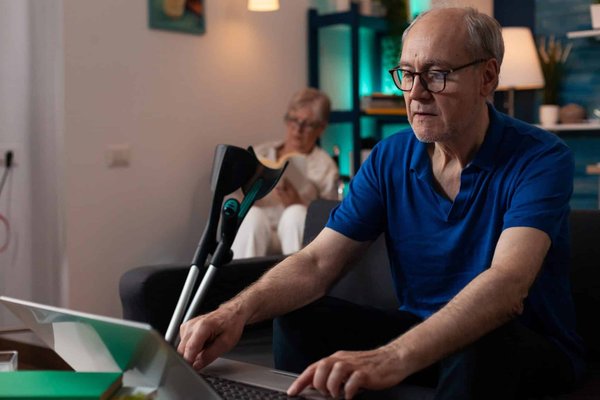 Quel est le rôle des étirements dynamiques en Taekwondo pour optimiser la hauteur des coups de pied?